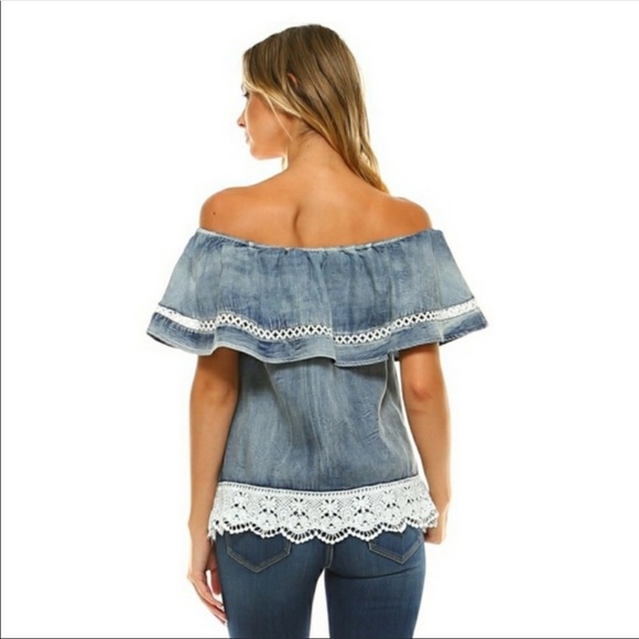 NEW! OFF THE SHOULDER TOP IN SIZE SMALL - Picture 3 of 3